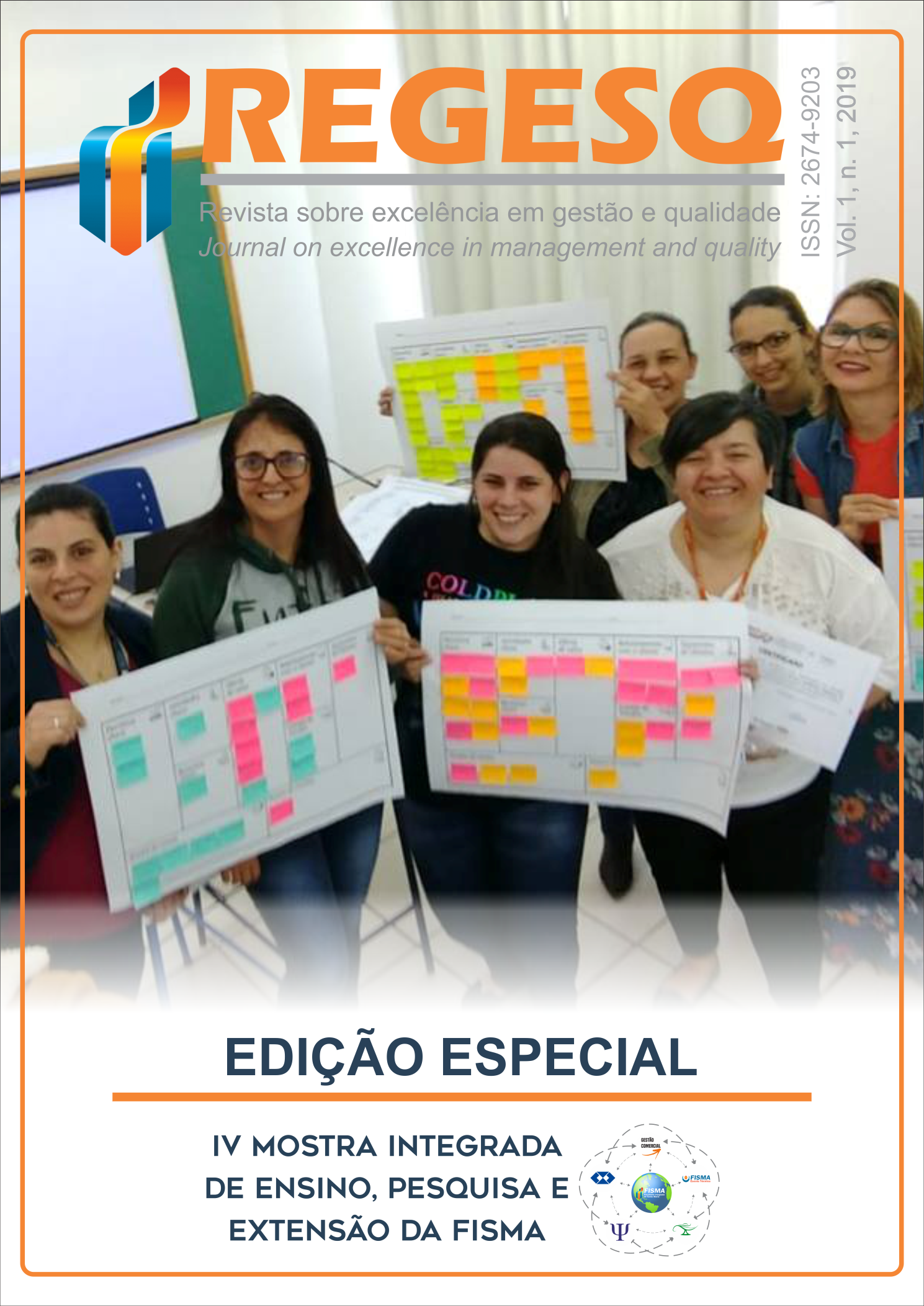 Capa da Edição Especial de lançamento da Revista sobre Excelência em Gestão e Qualidade, com uma turma de alunos participando da IV Mostra Integrada de Ensino, Pesquisa e Extensão da FISMA, realizada em 2018.